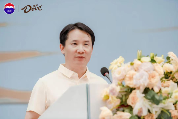 “飞天”终端价格松动，股价连跌两日：贵州茅台白酒淡季添烦恼 冯小宁酱香型白酒多家选择